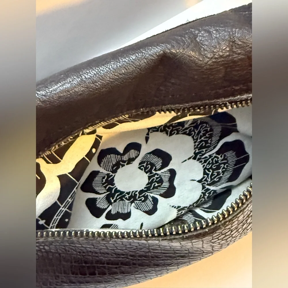 Liebeskind Berlin Leather Shoulder Bag - Picture 4 of 11
